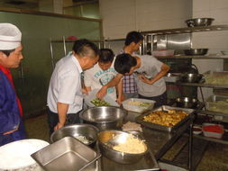 餐飲中心聯(lián)合伙管會(huì)開展食品衛(wèi)生安全檢查，全面提升餐飲安全管理水平